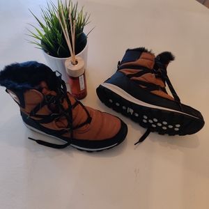 SOREL "Whitney" sneakers boots